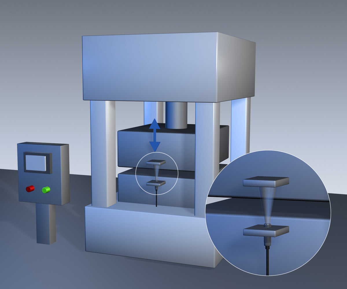 Ensuring complete tool closure with an inductive proximity sensor